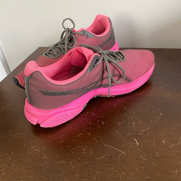 ASICS runner gently used - Picture 4 of 7